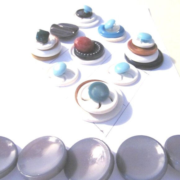 VINTAGE BUTTONS  WHITE 2-LARGE WHIRLY MA GIGS  WINDMILLS COOKIE CUTTERS! - Picture 3 of 6